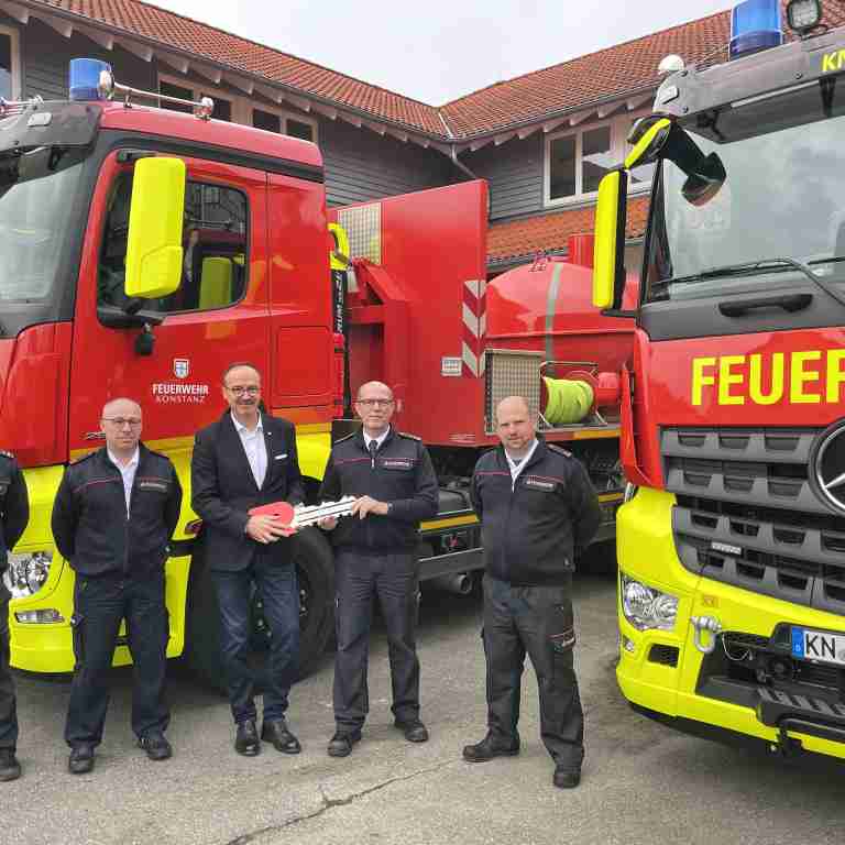 Feuerwehr Konstanz erhält zwei neue Wechselladerfahrzeuge :: Feuerwehr ...